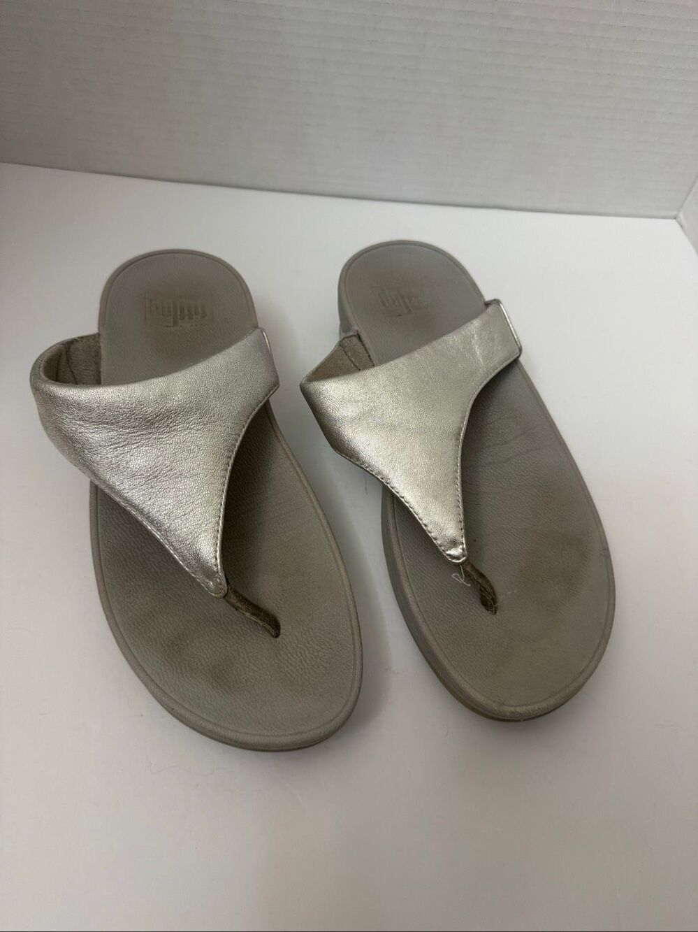 FitFlop Lulu Flip Flop Sandals Silver & Gray Women’s Size 7